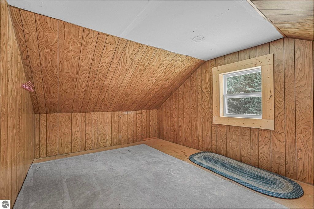 Image 27 of property listing at 8274 E 30 3/4 Road, Cadillac, MI 49601