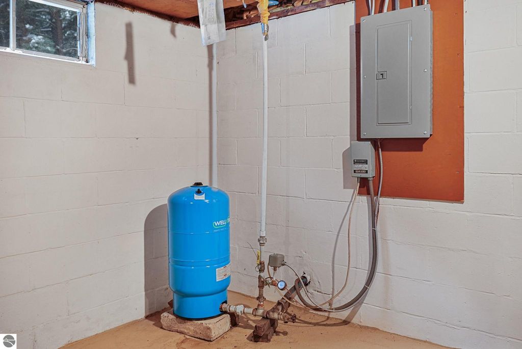 Image 32 of property listing at 8274 E 30 3/4 Road, Cadillac, MI 49601