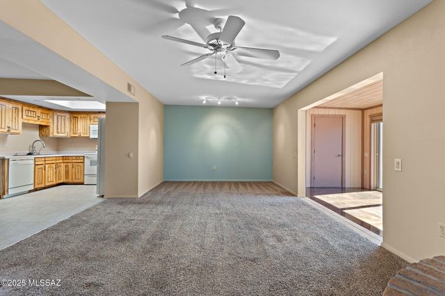 825 W Bella Vista Drive, Green Valley, AZ 85614