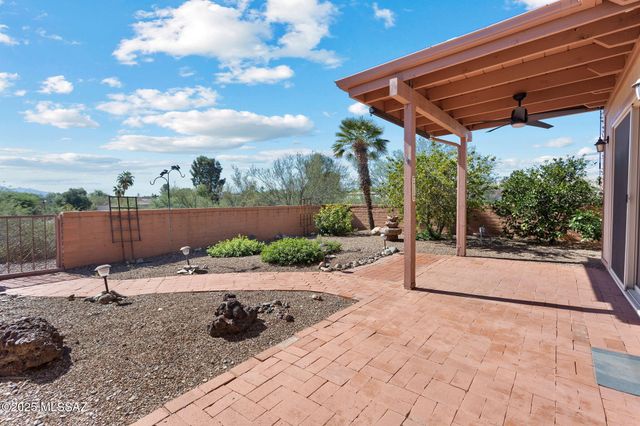 825 W Bella Vista Drive, Green Valley, AZ 85614