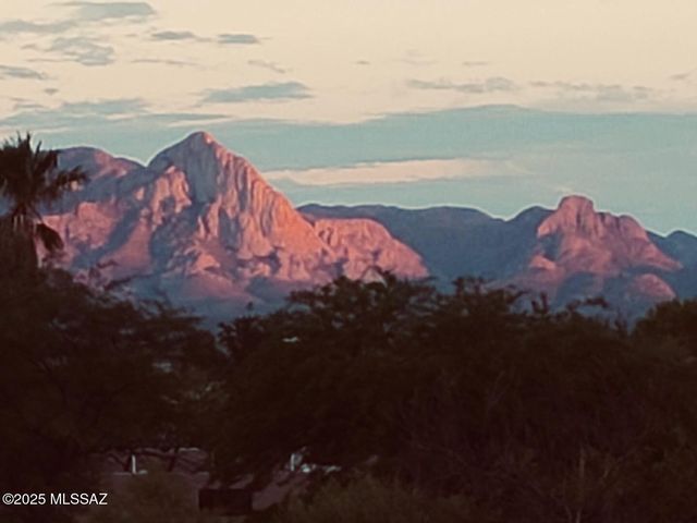 825 W Bella Vista Drive, Green Valley, AZ 85614