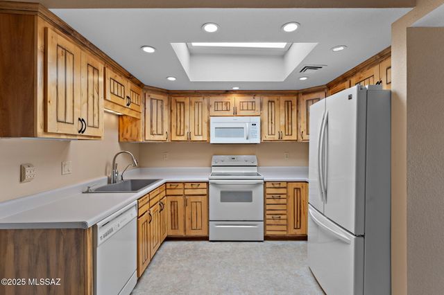 825 W Bella Vista Drive, Green Valley, AZ 85614