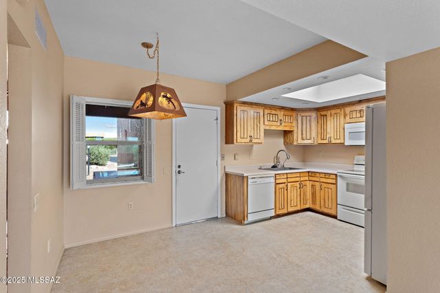 825 W Bella Vista Drive, Green Valley, AZ 85614