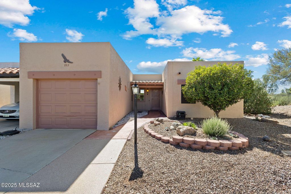 825 W Bella Vista Drive, Green Valley, AZ 85614