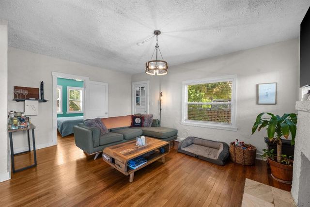 6704 Garden Avenue, West Palm Beach, FL 33405