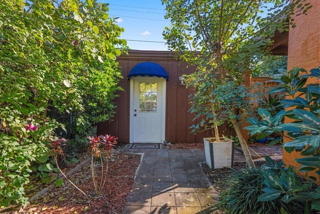 6704 Garden Avenue, West Palm Beach, FL 33405