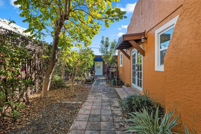 6704 Garden Avenue, West Palm Beach, FL 33405