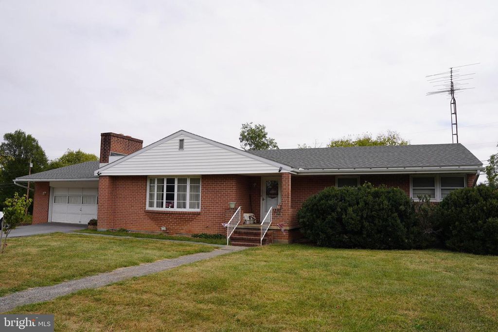 176 PRINCETON ST, Martinsburg, WV 25404