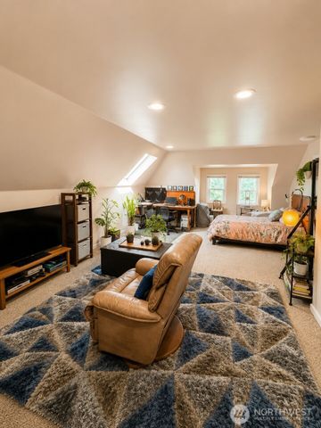 815 15th Avenue E, Seattle, WA 98112