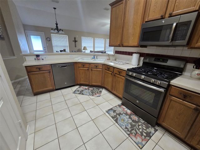2816 Oakdale Drive, Burleson, TX 76028