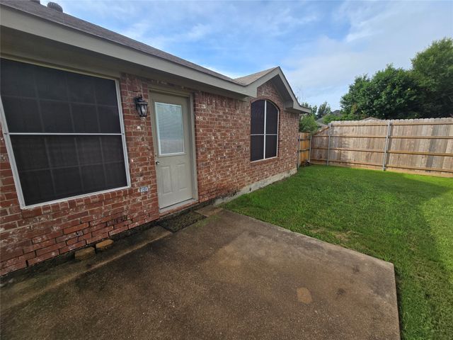 2816 Oakdale Drive, Burleson, TX 76028