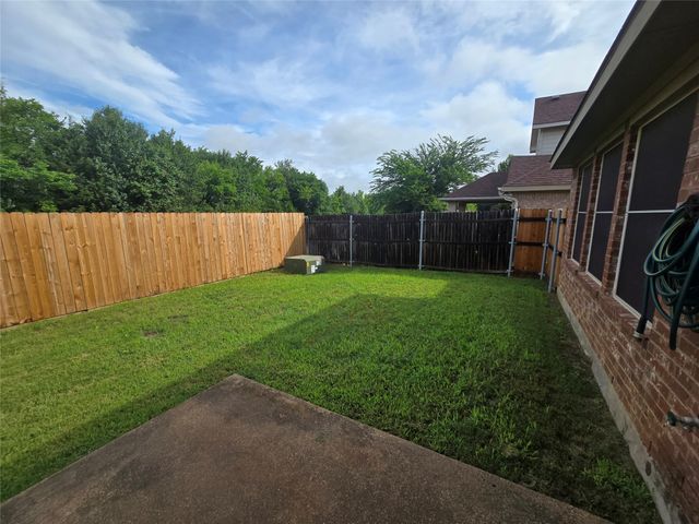 2816 Oakdale Drive, Burleson, TX 76028