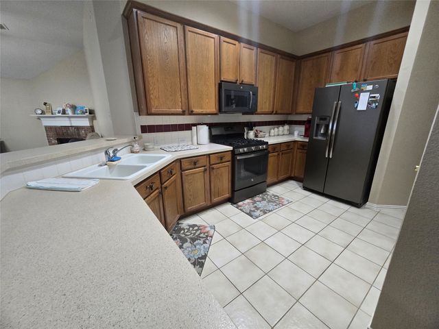 2816 Oakdale Drive, Burleson, TX 76028