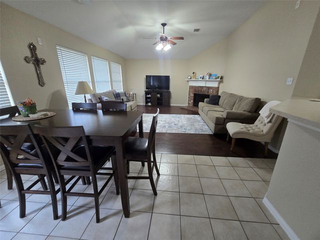2816 Oakdale Drive, Burleson, TX 76028