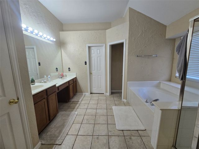 2816 Oakdale Drive, Burleson, TX 76028