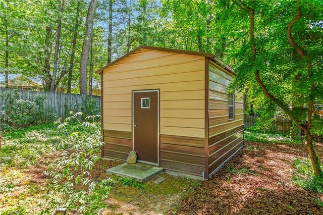 220 Harmon Court, Winston-salem, NC 27106