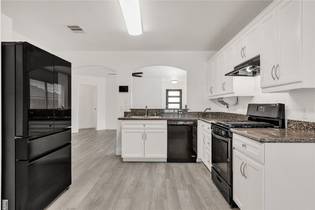 1108 Cottage Grove Circle, Bryan, TX 77801