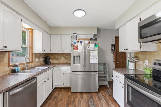 115 W April Dr, Mulvane, KS 67110