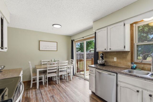 115 W April Dr, Mulvane, KS 67110