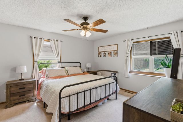 115 W April Dr, Mulvane, KS 67110