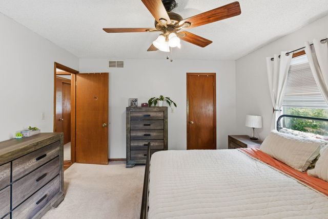 115 W April Dr, Mulvane, KS 67110