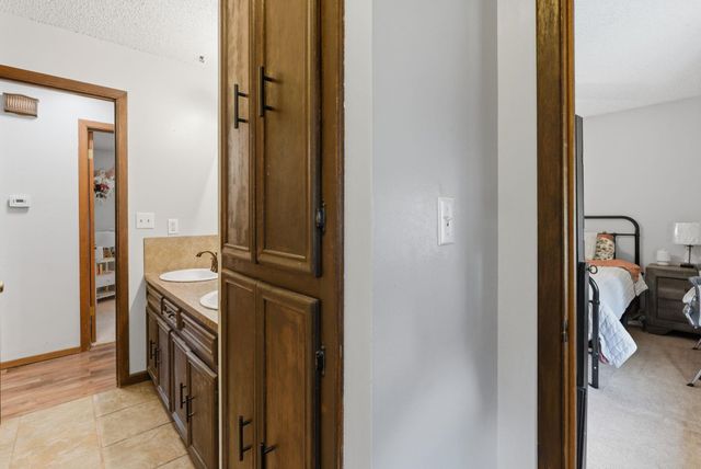 115 W April Dr, Mulvane, KS 67110