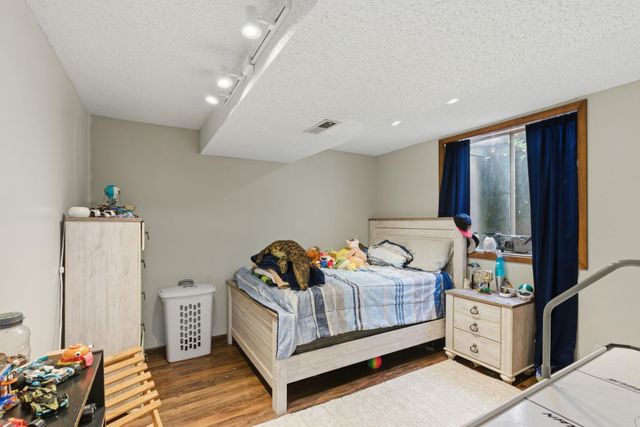 115 W April Dr, Mulvane, KS 67110