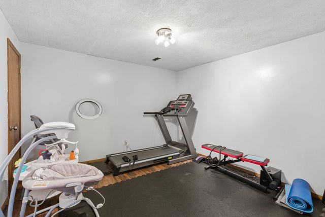 115 W April Dr, Mulvane, KS 67110