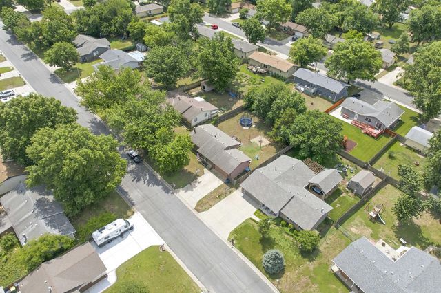 115 W April Dr, Mulvane, KS 67110