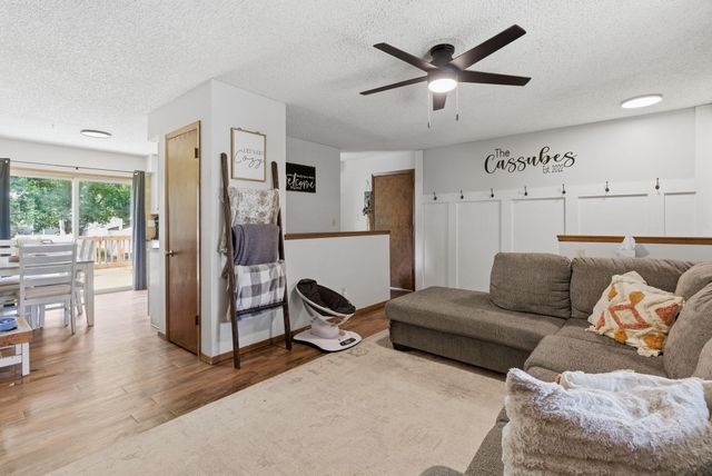 115 W April Dr, Mulvane, KS 67110