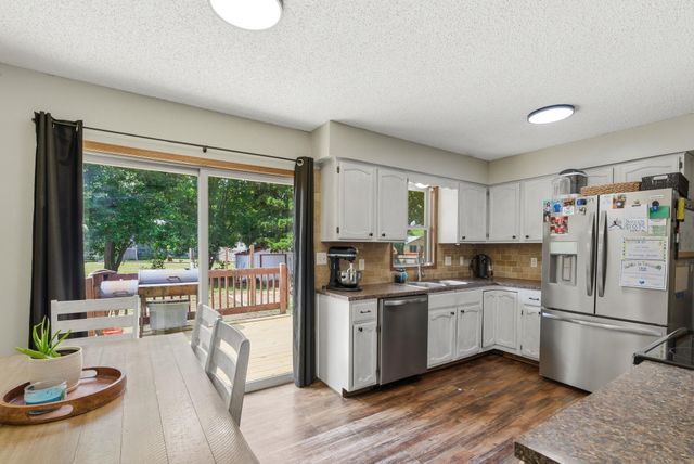 115 W April Dr, Mulvane, KS 67110