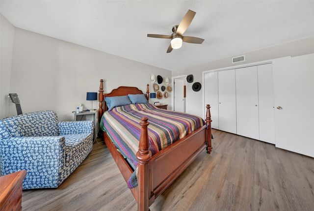 430 29th Street Drive SE 8, Cedar Rapids, IA 52403