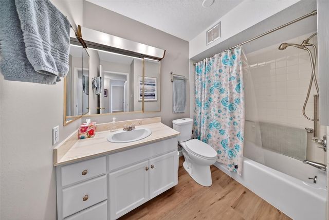 430 29th Street Drive SE 8, Cedar Rapids, IA 52403