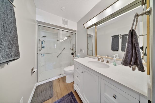 430 29th Street Drive SE 8, Cedar Rapids, IA 52403