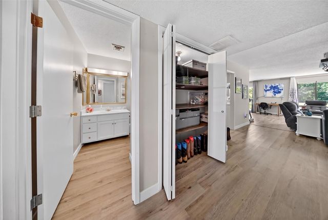 430 29th Street Drive SE 8, Cedar Rapids, IA 52403