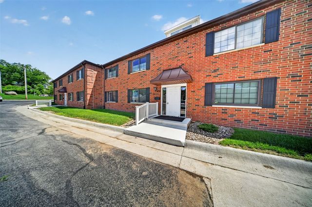 430 29th Street Drive SE 8, Cedar Rapids, IA 52403