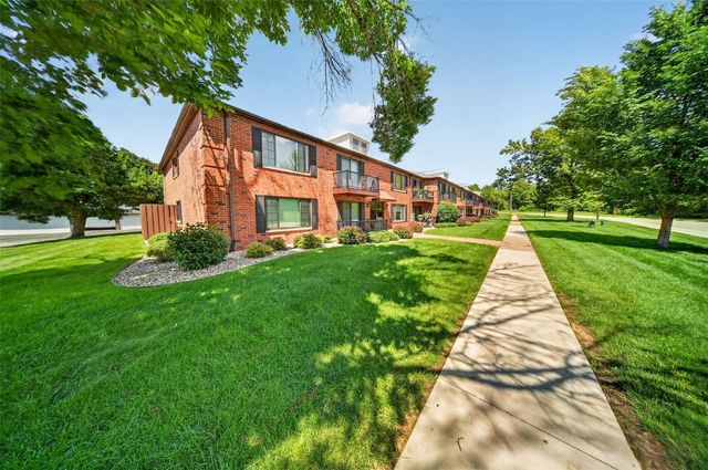 430 29th Street Drive SE 8, Cedar Rapids, IA 52403