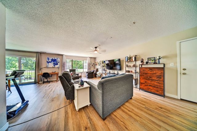 430 29th Street Drive SE 8, Cedar Rapids, IA 52403