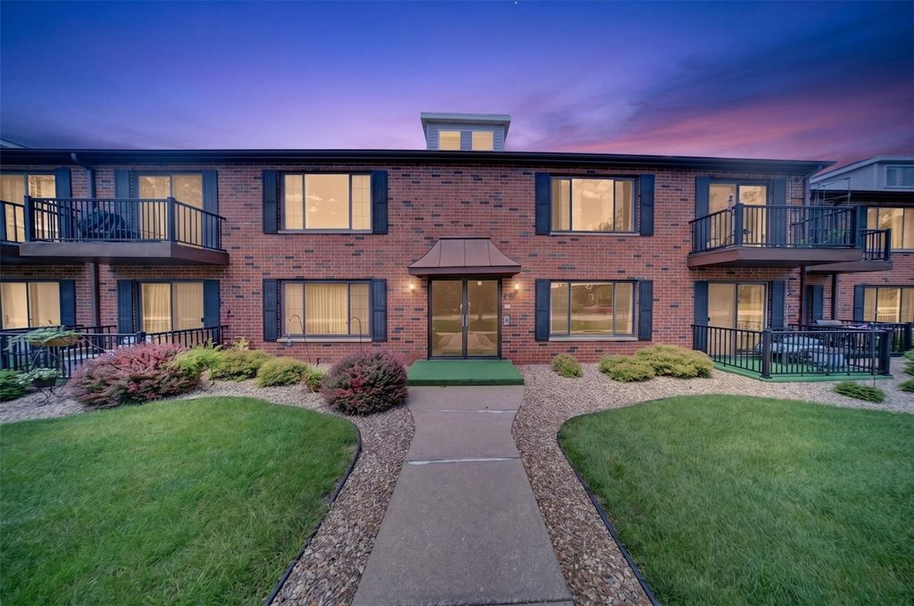 430 29th Street Drive SE 8, Cedar Rapids, IA 52403
