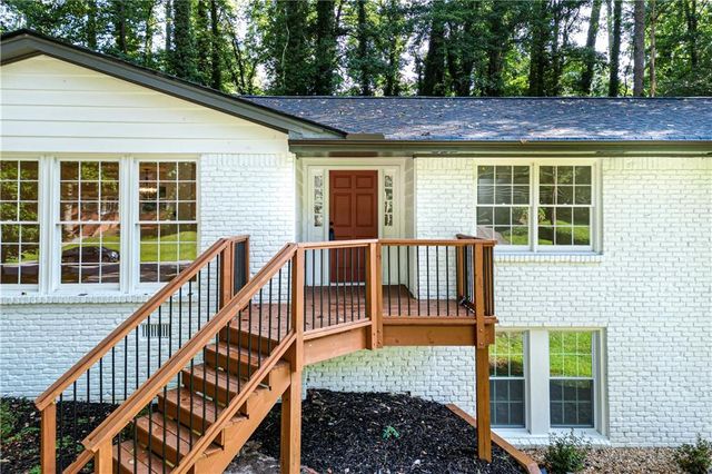 664 Hickory Ridge Road SW, Lilburn, GA 30047