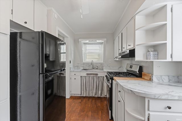 2021 Hollywood Place, South Bend, IN 46616