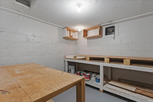 2021 Hollywood Place, South Bend, IN 46616