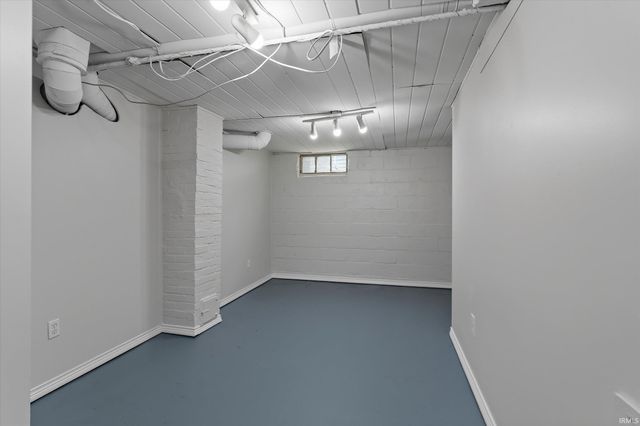 2021 Hollywood Place, South Bend, IN 46616