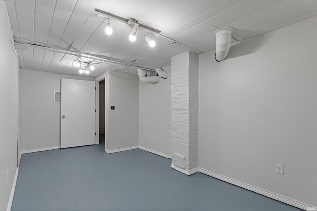 2021 Hollywood Place, South Bend, IN 46616