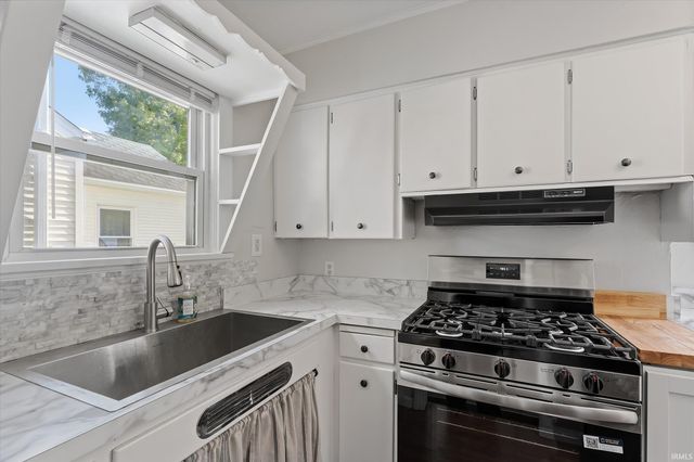 2021 Hollywood Place, South Bend, IN 46616