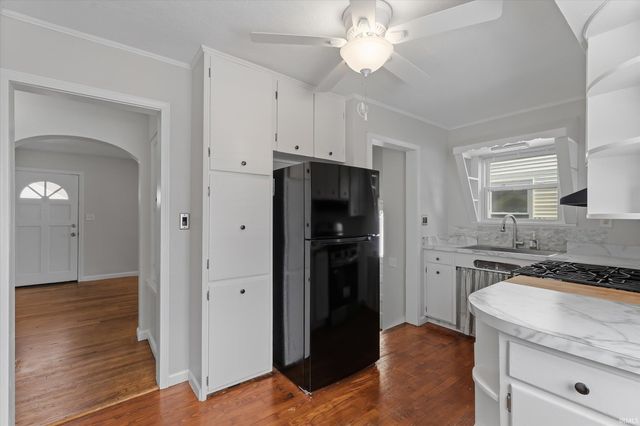 2021 Hollywood Place, South Bend, IN 46616