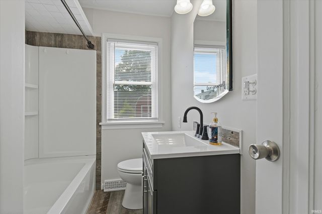 2021 Hollywood Place, South Bend, IN 46616