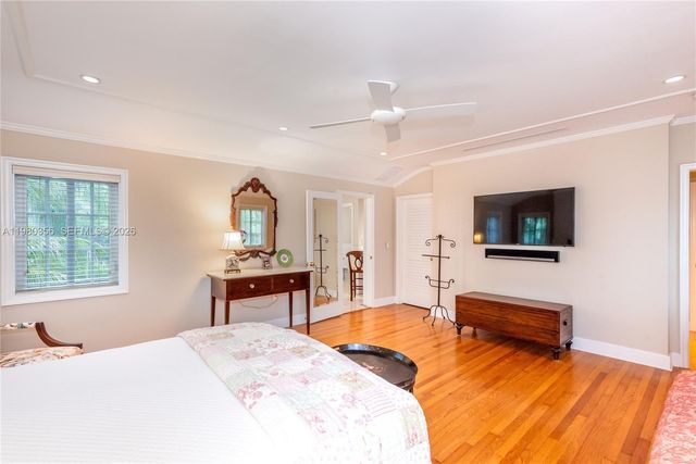 1036 S Greenway Dr, Coral Gables, FL 33134