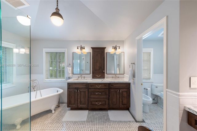 1036 S Greenway Dr, Coral Gables, FL 33134