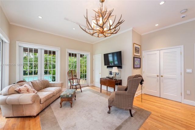 1036 S Greenway Dr, Coral Gables, FL 33134